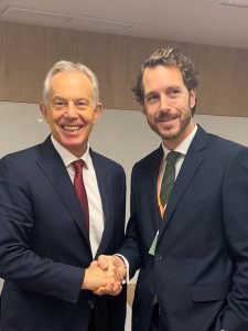 Contratar Tony Blair