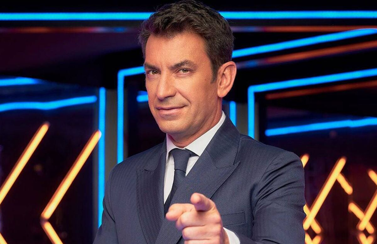 Contratar Arturo Valls